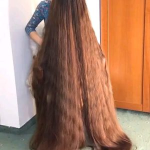 –She hasn’t cut her hairs for 20years, even though her husband begged her to. Then, one day, she finally gave up and cut her hair! Better sit down before you see what this woman looks like today: – Check the comment